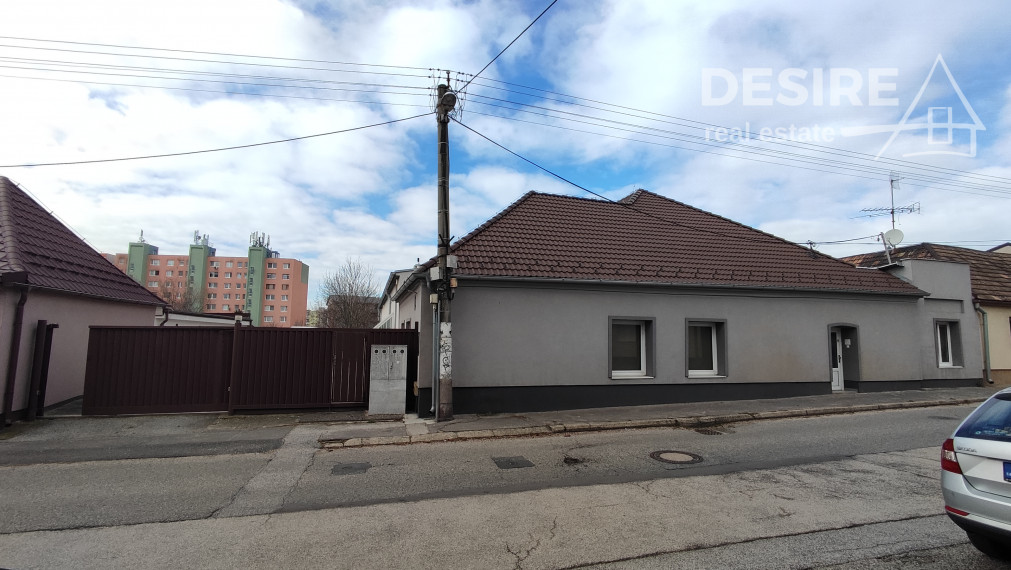 Priestranný 2 izb. byt 69m2 v rodinnom dome, 1x parkovanie