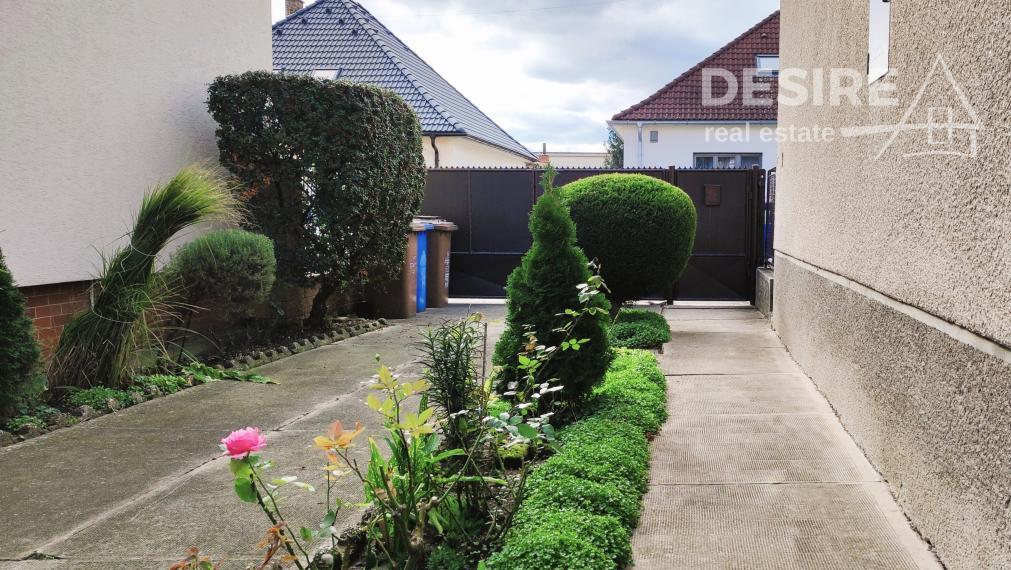 ✅PREDANÉ: Udržiavaný 3 izbový rodinný dom, garáž, Pezinok širšie centrum