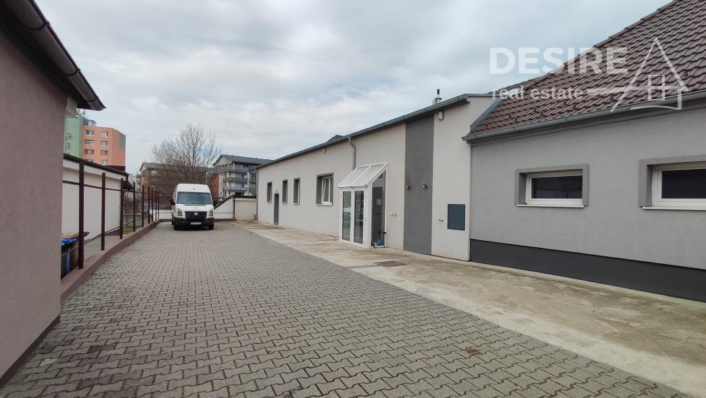 Skladové priestory 227 m2, parkovanie, Cajlanská ulica, Pezinok