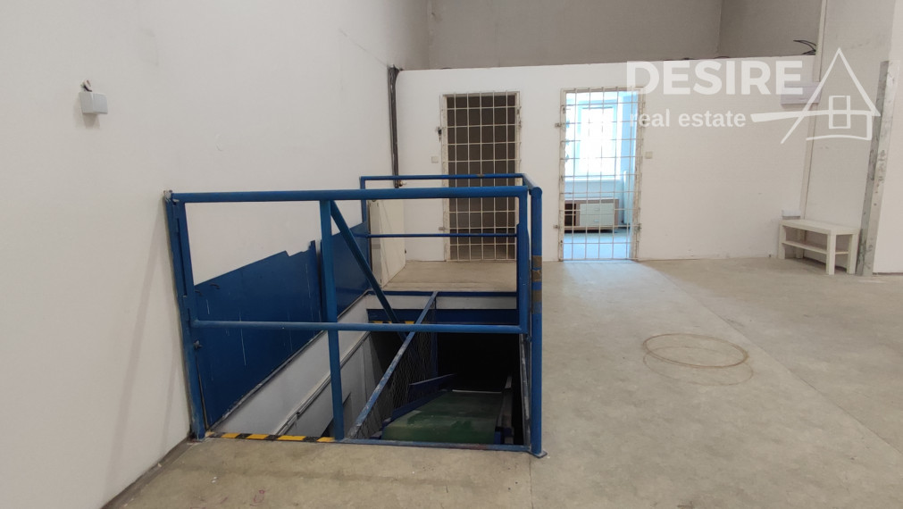 Skladové priestory 227 m2, parkovanie, Cajlanská ulica, Pezinok