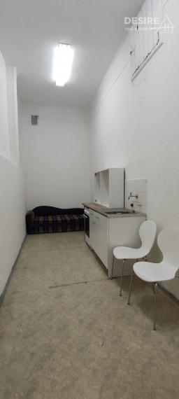 Skladové priestory 227 m2, parkovanie, Cajlanská ulica, Pezinok