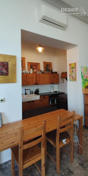 Bývajte a podnikajte: Zemianska kúria, veľký pozemok, rekonštrukcia, Nové Zámky - Komoča