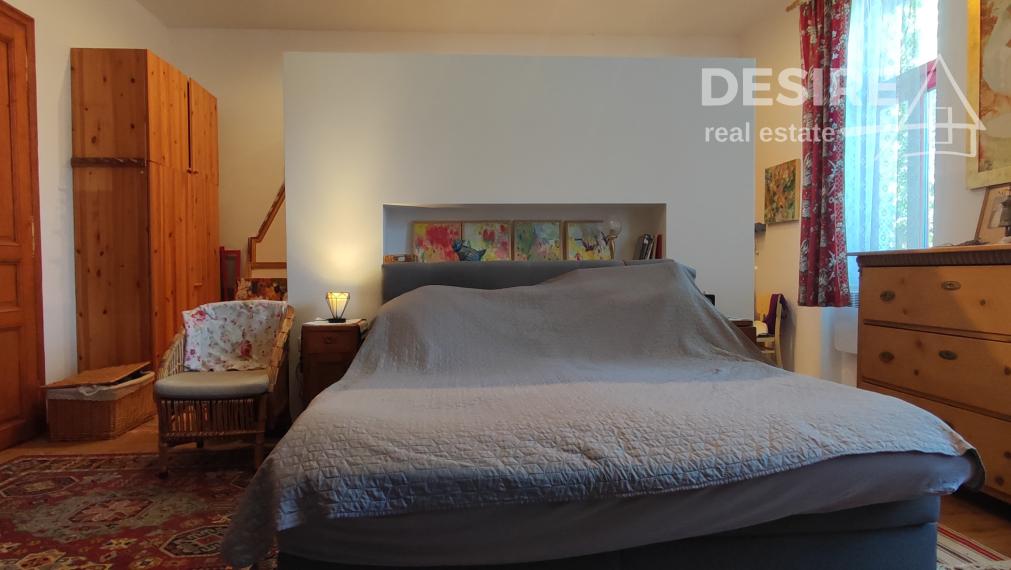 Bývajte a podnikajte: Zemianska kúria, veľký pozemok, rekonštrukcia, Nové Zámky - Komoča