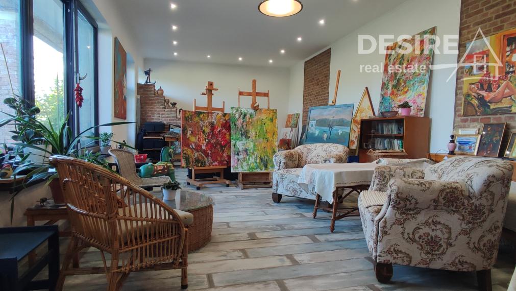 Bývajte a podnikajte: Zemianska kúria, veľký pozemok, rekonštrukcia, Nové Zámky - Komoča