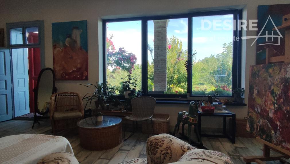 Bývajte a podnikajte: Zemianska kúria, veľký pozemok, rekonštrukcia, Nové Zámky - Komoča