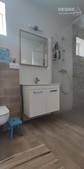 Bývajte a podnikajte: Zemianska kúria, veľký pozemok, rekonštrukcia, Nové Zámky - Komoča