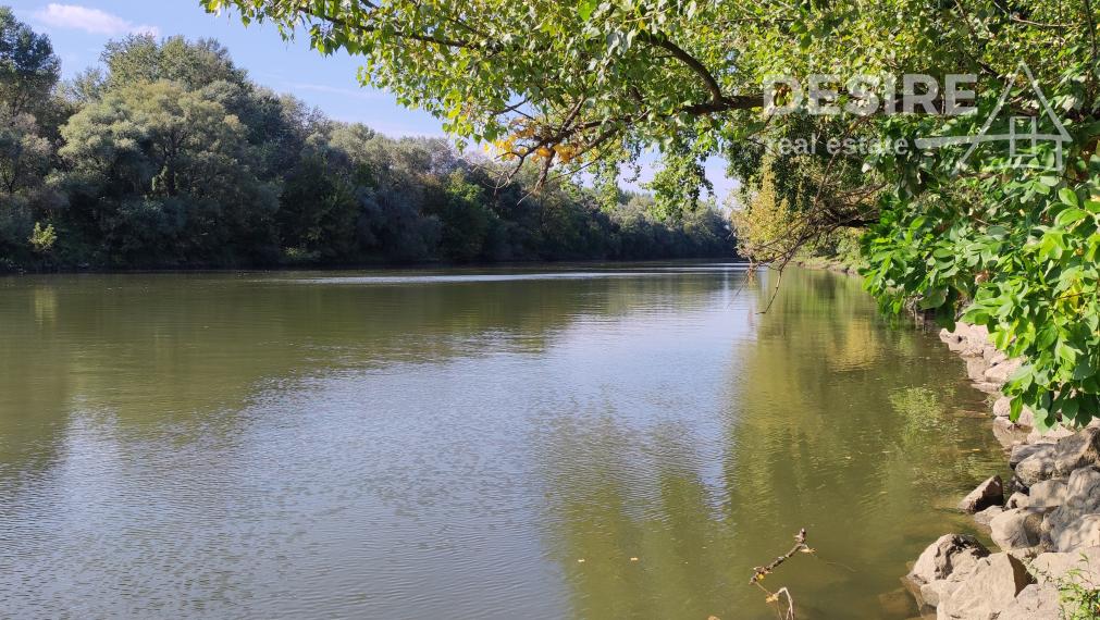 Bývajte a podnikajte: Zemianska kúria, veľký pozemok, rekonštrukcia, Nové Zámky - Komoča