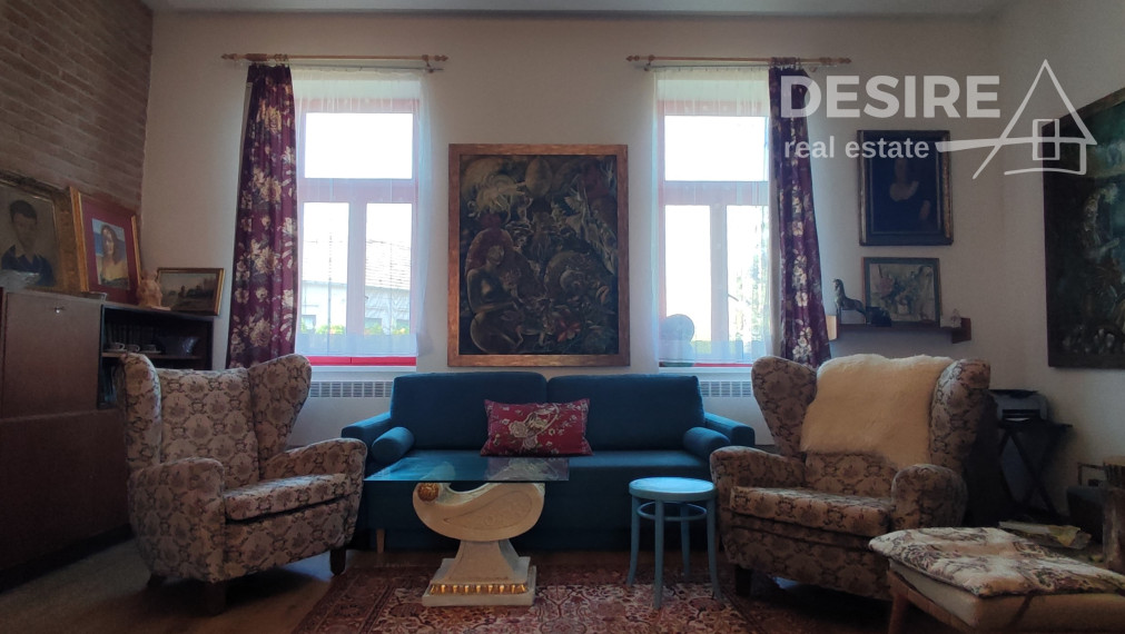 Zemianska kúria vhodná na bývanie a podnikanie, veľký pozemok, Nové Zámky - Komoča,