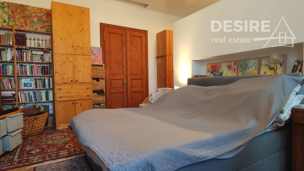 Zemianska kúria vhodná na bývanie a podnikanie, veľký pozemok, Nové Zámky - Komoča,