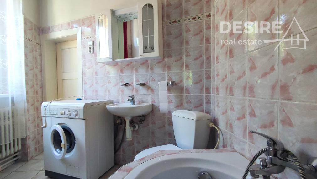 Zachovalý, 4 izbový rodinný dom,  Pezinok centrum