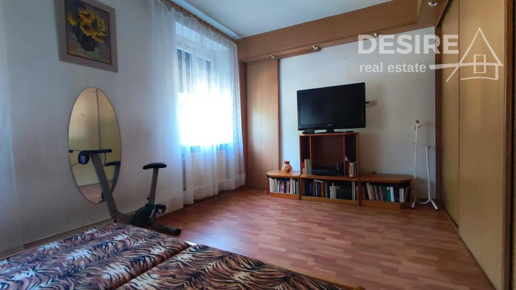 Zachovalý, 4 izbový rodinný dom,  Pezinok centrum