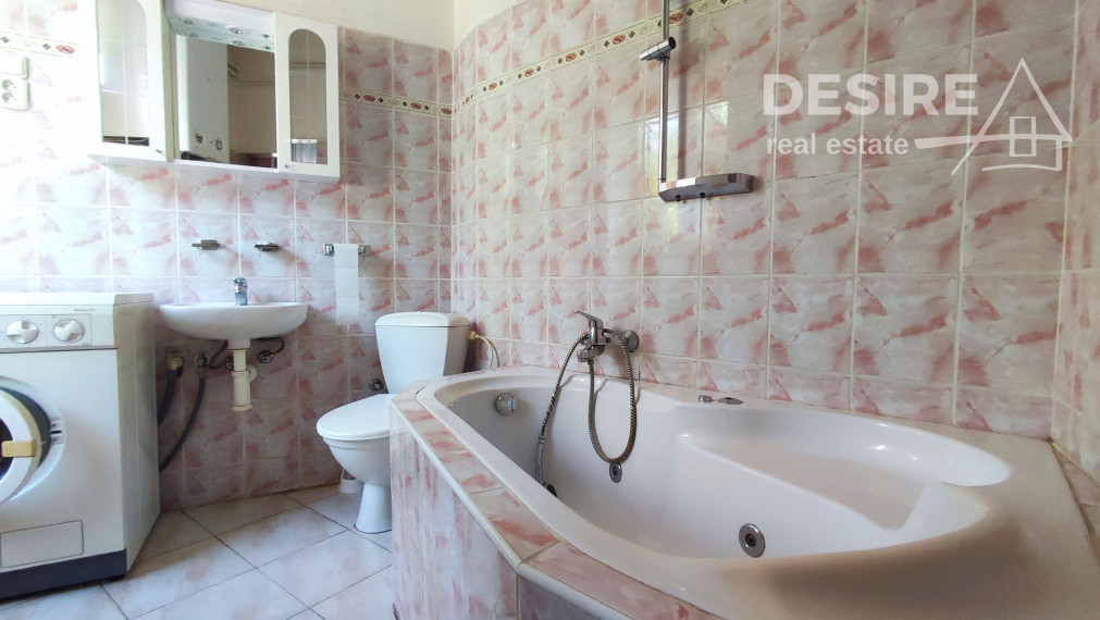 Zachovalý, 4 izbový rodinný dom,  Pezinok centrum