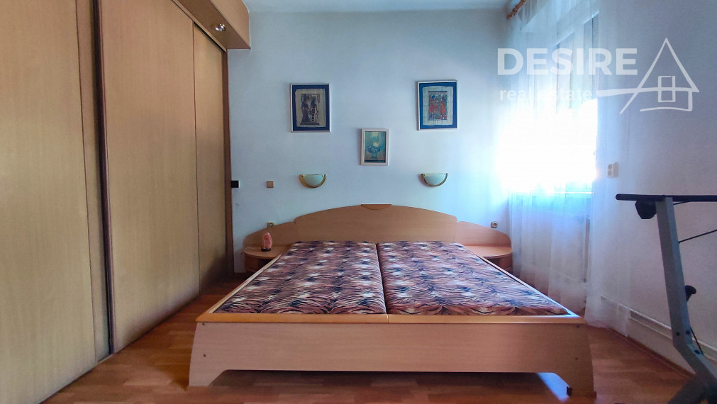 Zachovalý, 4 izbový rodinný dom,  Pezinok centrum