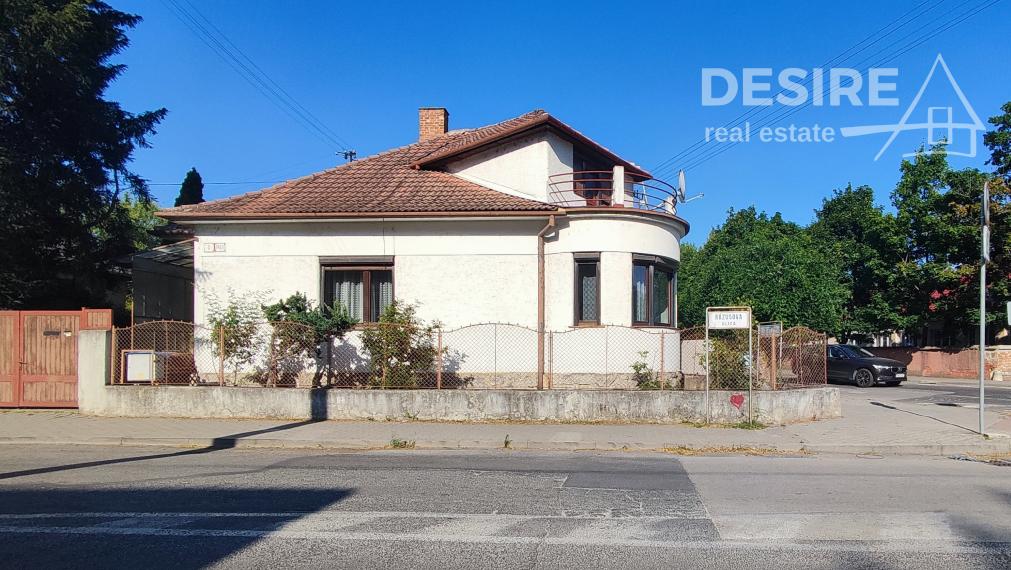 Zachovalý, 4 izbový rodinný dom,  Pezinok centrum