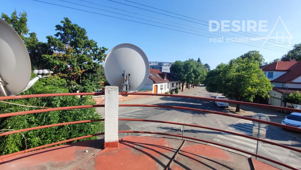 Zachovalý, 4 izbový rodinný dom,  Pezinok centrum