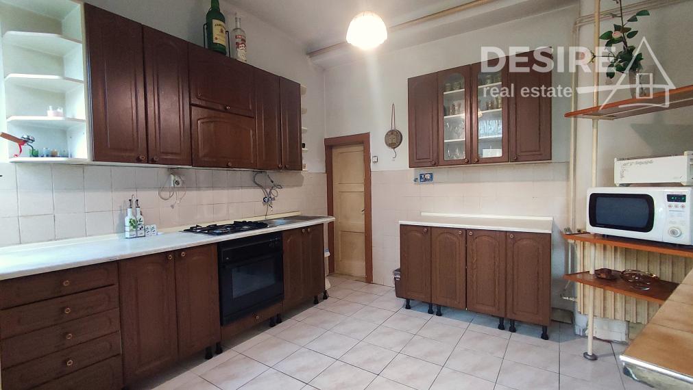 Zachovalý, 4 izbový rodinný dom,  Pezinok centrum