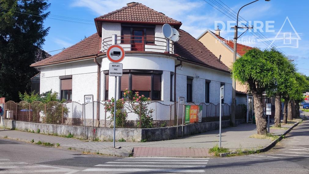 Zachovalý, 4 izbový rodinný dom,  Pezinok centrum