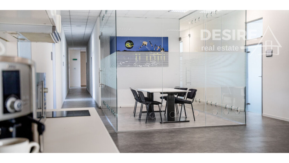 Atraktívne kancelárske priestory na prenájom, od 37 m2 do 326 m2, parkovanie zdarma