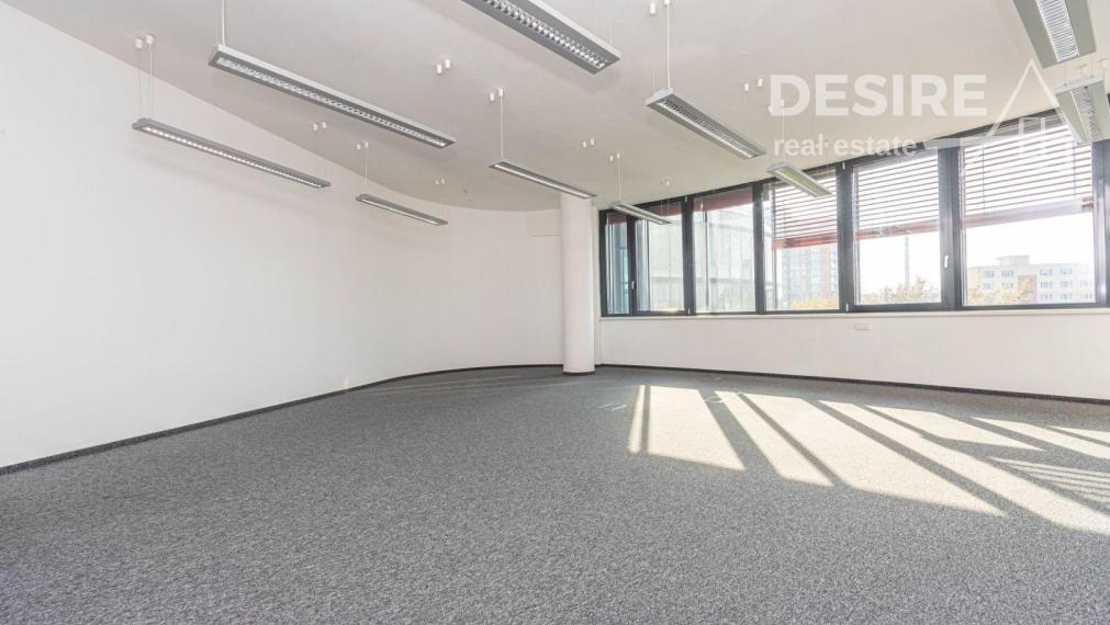 Prenájom: Kancelária 20 m2 až 50m2, parkovanie, Röntgenova ul., Bratislava