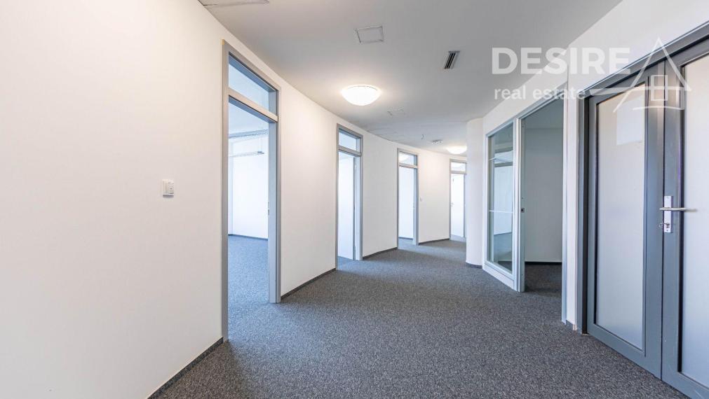 Prenájom: Kancelária 20 m2 až 50m2, parkovanie, Röntgenova ul., Bratislava