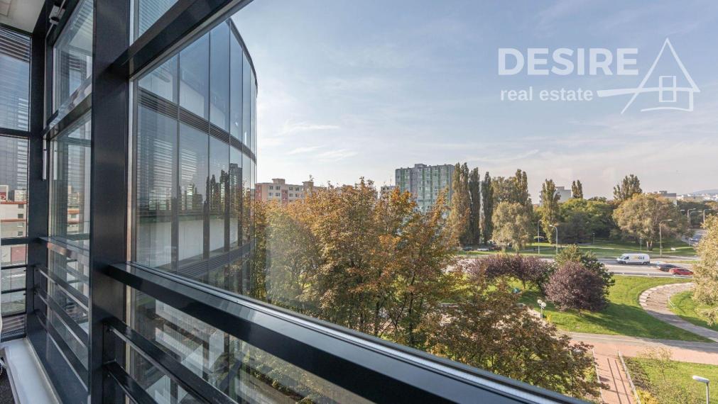 Prenájom: Kancelária 20 m2 až 50m2, parkovanie, Röntgenova ul., Bratislava