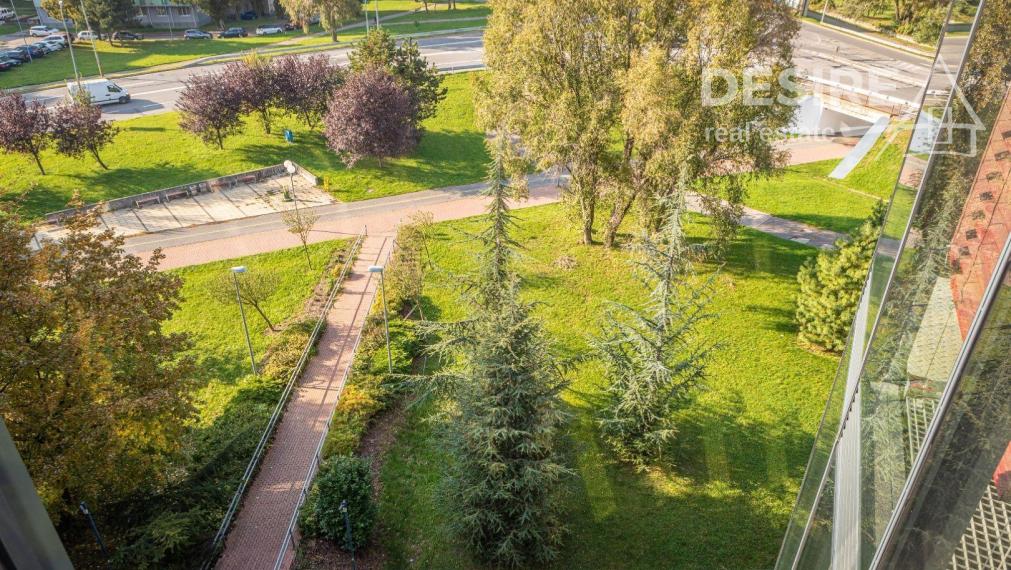 Prenájom: Kancelária 20 m2 až 50m2, parkovanie, Röntgenova ul., Bratislava