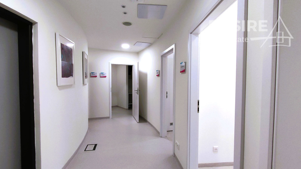 Komerčné priestory - ambulancie lekárov, 295 m2, Röntgenova ul., BA - Petržalka