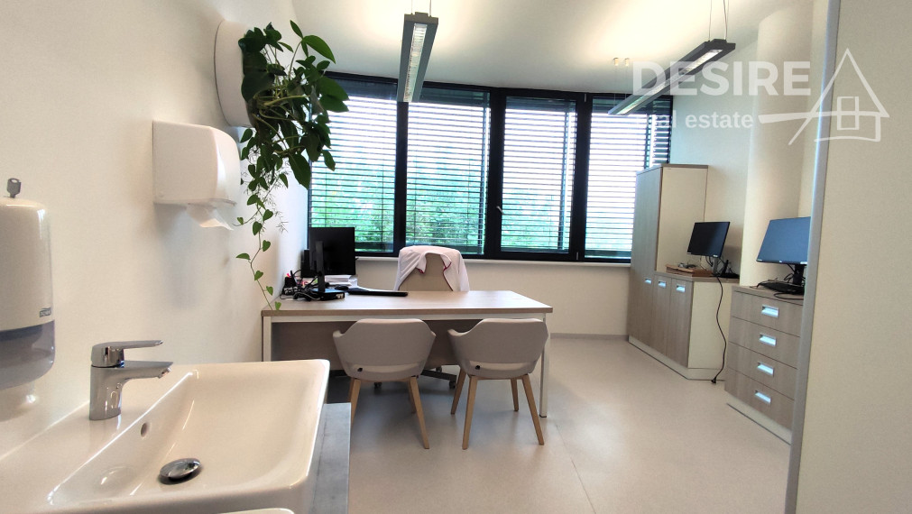 Komerčné priestory - ambulancie lekárov, 295 m2, Röntgenova ul., BA - Petržalka