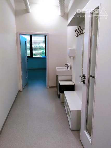 Komerčné priestory - ambulancie lekárov, 295 m2, Röntgenova ul., BA - Petržalka