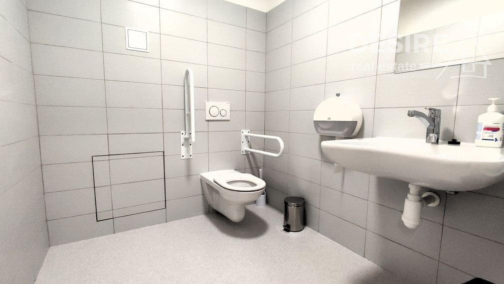 Komerčné priestory - ambulancie lekárov, 295 m2, Röntgenova ul., BA - Petržalka