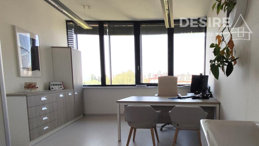 Komerčné priestory - ambulancie lekárov, 295 m2, Röntgenova ul., BA - Petržalka