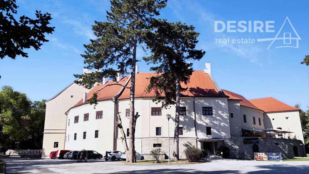 Priestranný štýlový 2i zariadený byt, parkovanie, pivnica, širšie centrum Pezinok