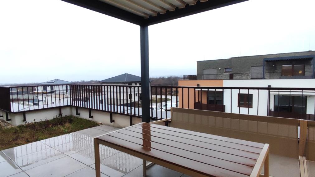 Zariadený 3 izbový byt v novostavbe, zelená terasa, parkovanie, Modra -Malé Hliny