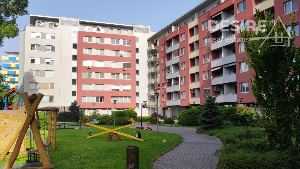 PRIPRAVUJEME: Slnečný a priestranný 2i byt, klimatizácia, balkón, pivnica, garáž