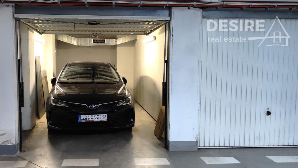 PRIPRAVUJEME: Slnečný a priestranný 2i byt, klimatizácia, balkón, pivnica, garáž