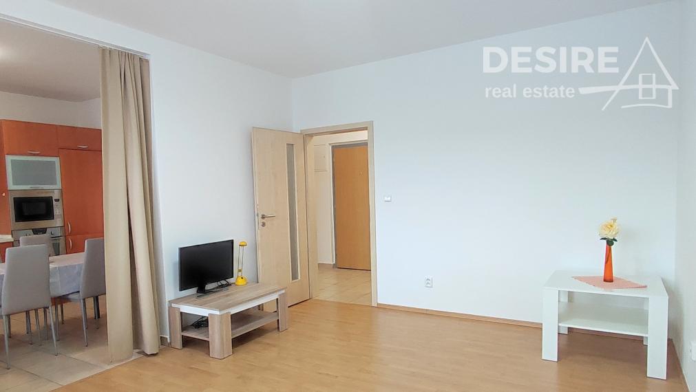 Slnečný a priestranný 2i byt, klimatizácia, balkón, pivnica, garáž