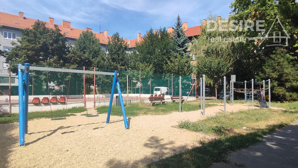 PRIPRAVUJEME:  Na predaj zariadený 2 izbový byt 50m2, balkón, klimatizácia, Záhradnícka ul. , BA