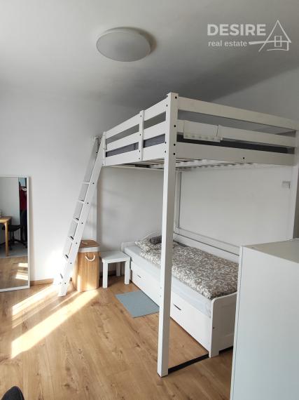 PRIPRAVUJEME:  Na predaj zariadený 2 izbový byt 50m2, balkón, klimatizácia, Záhradnícka ul. , BA