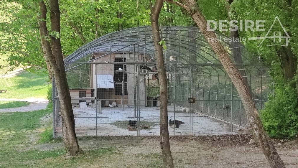 Relaxujte a zarábajte: 2 rekreačné chaty na predaj v lesnom prostredí Strážovských vrchov