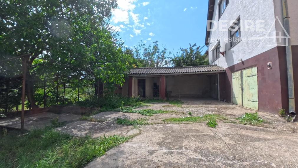 PRIPRAVUJEME: Udržiavaný 5 izbový rodinný dom, garáž, veľký pozemok, Dlhá
