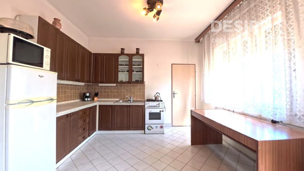 PRIPRAVUJEME: Udržiavaný 5 izbový rodinný dom, garáž, veľký pozemok, Dlhá