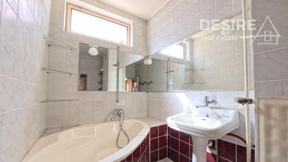 PRIPRAVUJEME: Udržiavaný 5 izbový rodinný dom, garáž, veľký pozemok, Dlhá