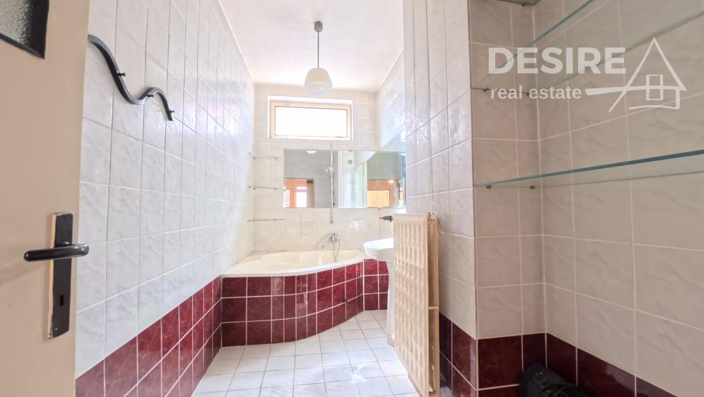 PRIPRAVUJEME: Udržiavaný 5 izbový rodinný dom, garáž, veľký pozemok, Dlhá