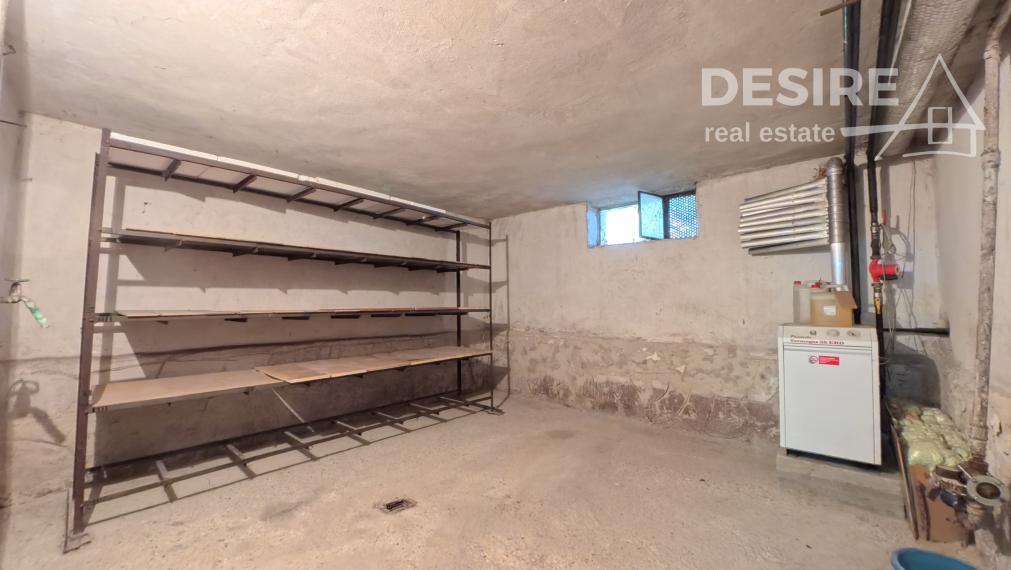 PRIPRAVUJEME: Udržiavaný 5 izbový rodinný dom, garáž, veľký pozemok, Dlhá