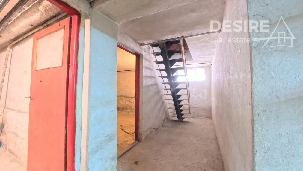 PRIPRAVUJEME: Udržiavaný 5 izbový rodinný dom, garáž, veľký pozemok, Dlhá