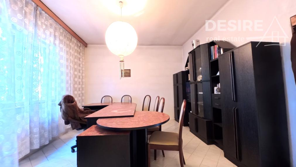 PRIPRAVUJEME: Udržiavaný 5 izbový rodinný dom, garáž, veľký pozemok, Dlhá