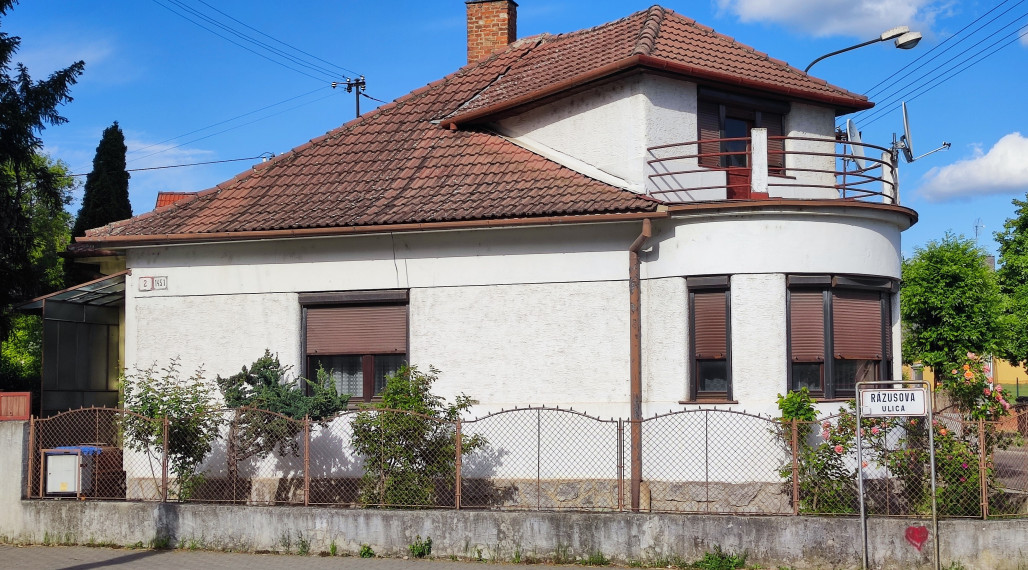 Zachovalý, 4 izbový rodinný dom,  Pezinok centrum