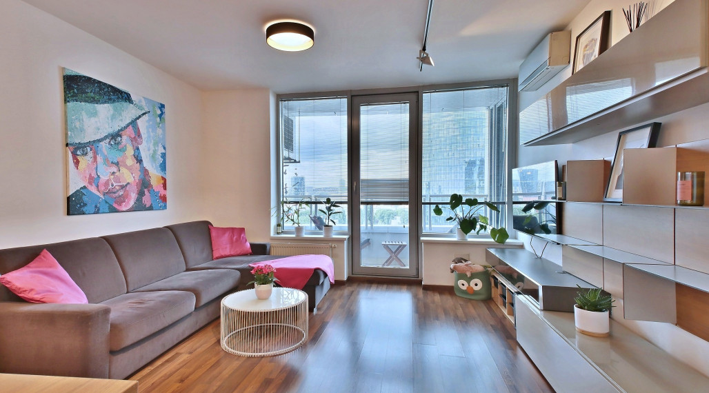 ✅ PREDANÉ: Moderný, štýlový 2 izbový byt so zariadením, loggia, parkovanie, III veže, Bajkalská ul.