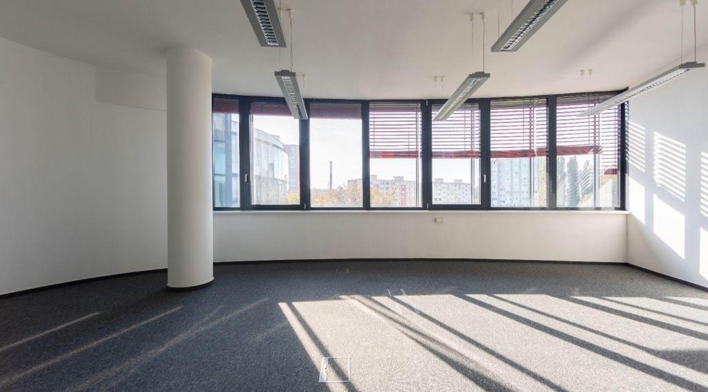 Prenájom: Kancelária 20 m2 až 50m2, parkovanie, Röntgenova ul., Bratislava