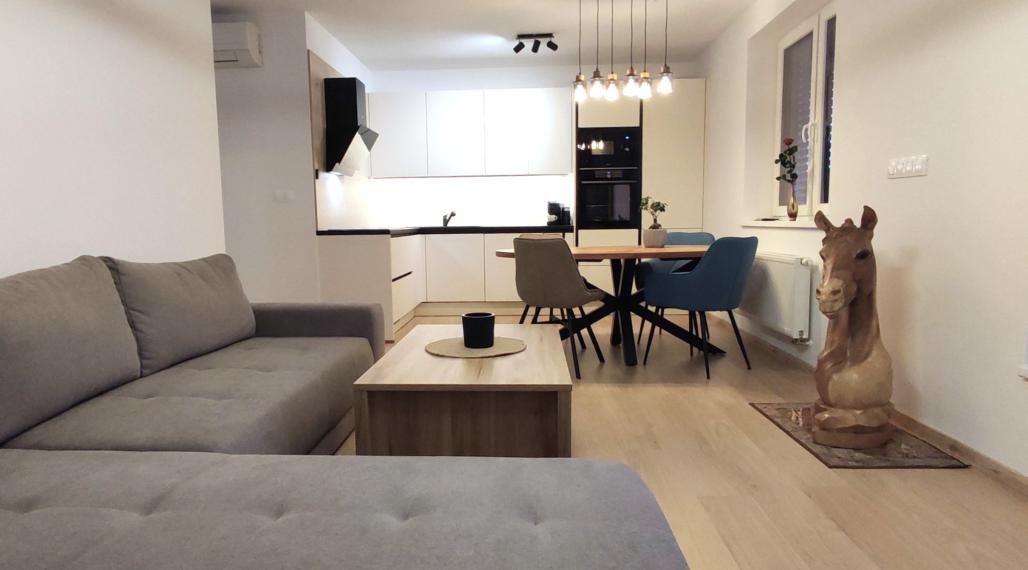 Zariadený 3 izbový byt v novostavbe, zelená terasa, parkovanie, Modra -Malé Hliny